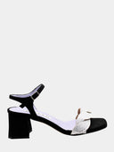 sandales Albano noires à talon carré avec bride élégante
chaussures Albano noires avec détail argenté sur la bride avant
vue latérale des sandales Albano à talon carré de 6 cm
sandales Albano en textile noir avec semelle en cuir et doublure mixte